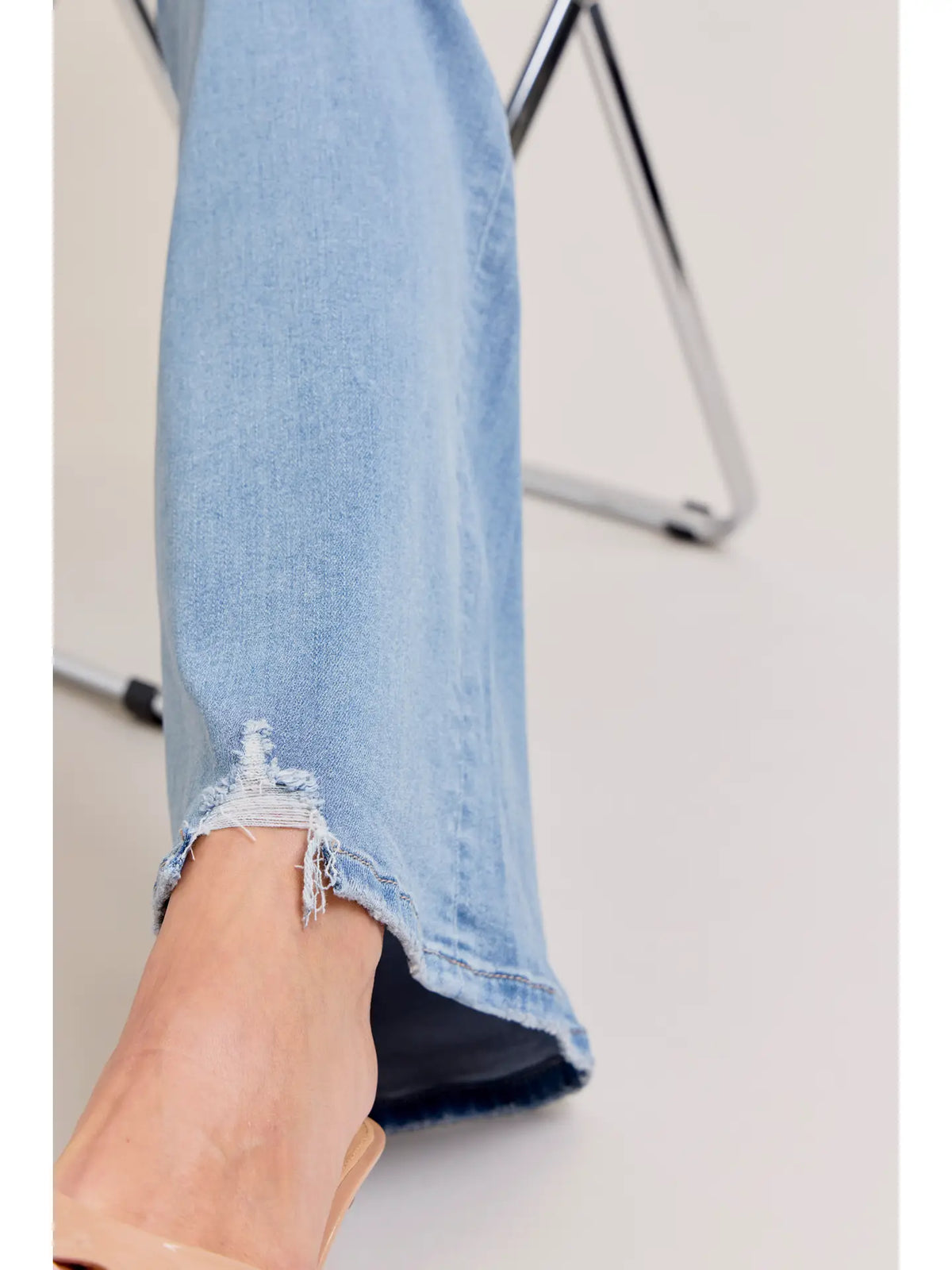Nori Light Wash Mid Rise Wideleg Jeans